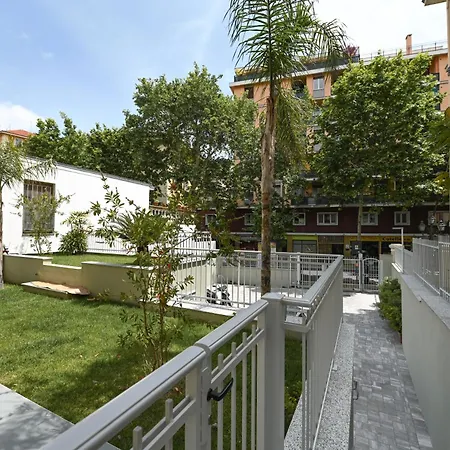 Amely בית הארחה 4*