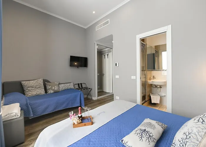 Amely בית הארחה 4*